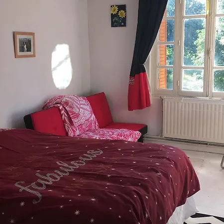 3-bed Rustic French We Welcome Families Hébergement de vacances *