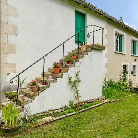3-bed Rustic French We Welcome Families Hébergement de vacances Soudan (Loire-Atlantique)