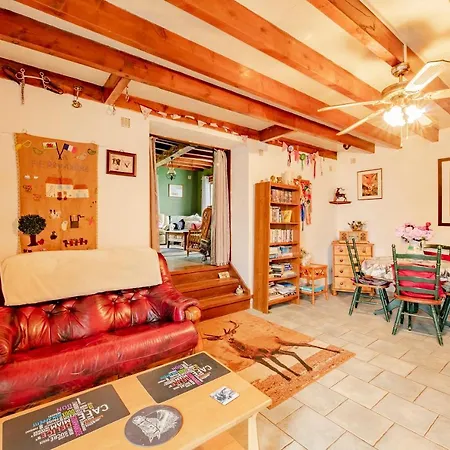 3-bed Rustic French We Welcome Families Hébergement de vacances