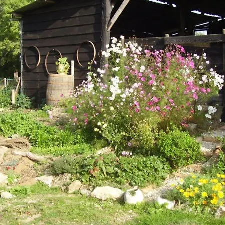 3-bed Rustic French We Welcome Families Hébergement de vacances *